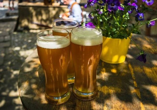 Découvrez les meilleures recettes de cocktails à la bière sans alcool pour vos soirées!